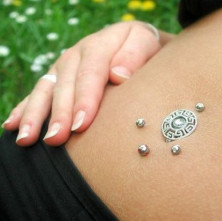 Пирсинг пупка