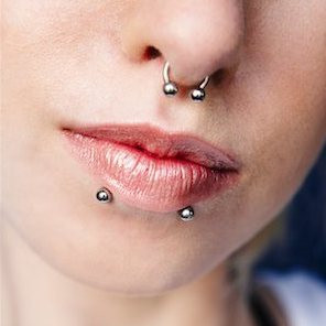 Пирсинг губы