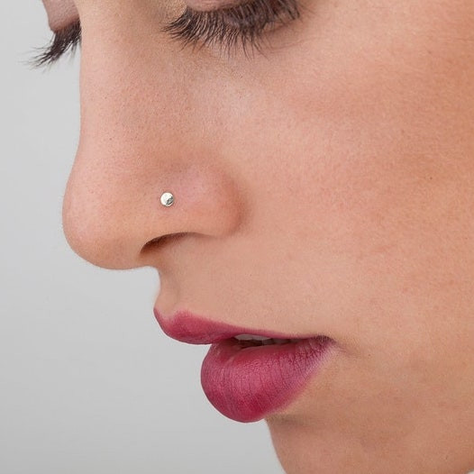 Пирсинг крыла носа
